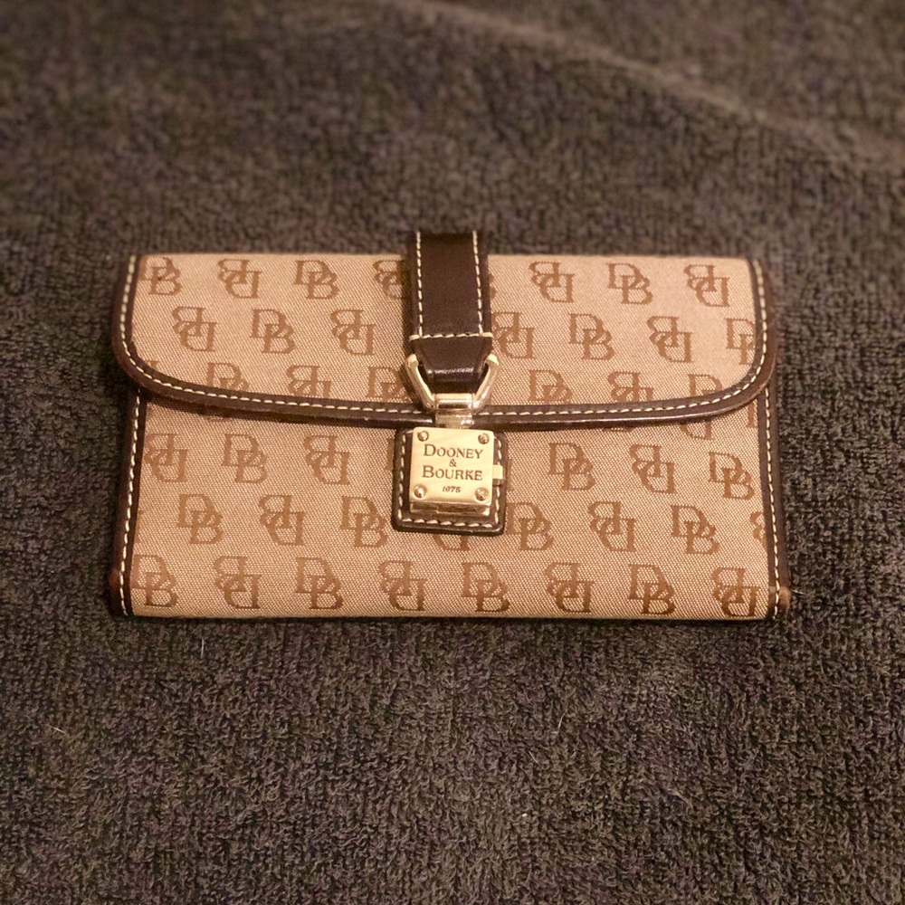 Dooney and Bourke wallet